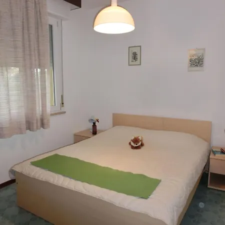 아파트 With Pool Garden And Fireplace