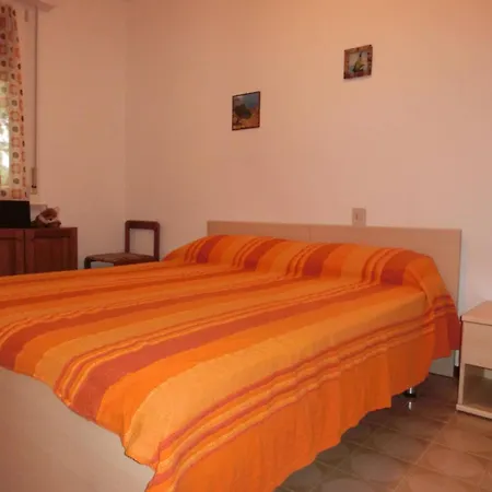 With Pool Garden And Fireplace Daire *