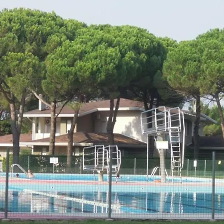 דירה With Pool Garden And Fireplace *