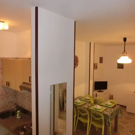 With Pool, Garden And Fireplace Apartman *